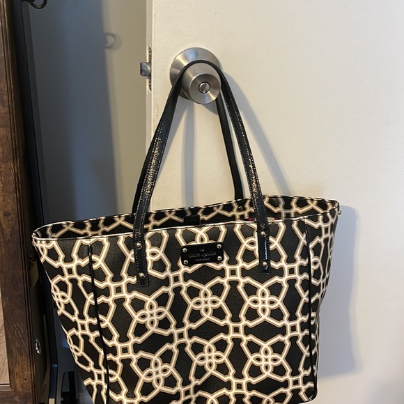 Versatile Kate Spade tote. Can be used 2 ways. - Picture 4 of 8